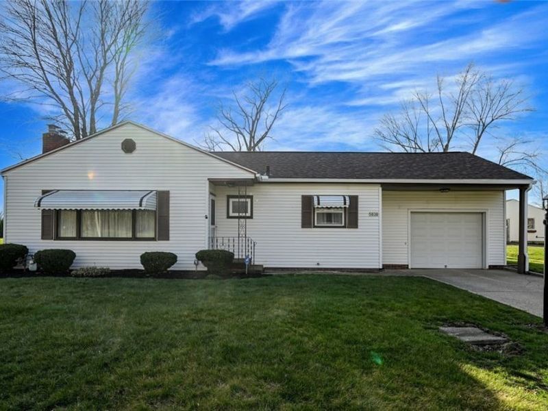 5838 Harter Home Drive, Akron, OH 44319 Photo 4