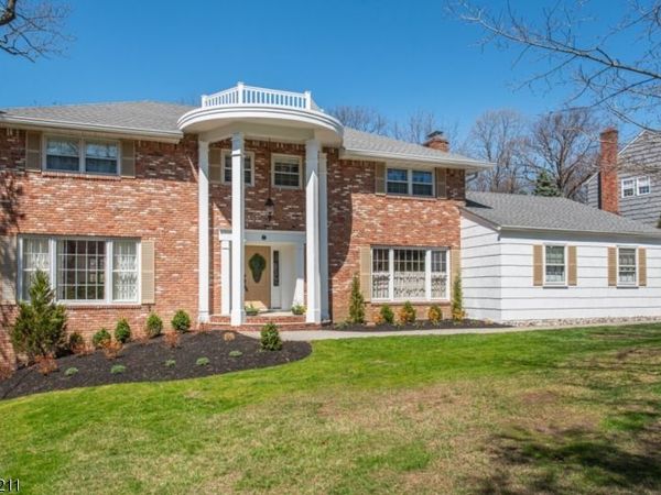 5 Robin Hill Rd, North Caldwell, NJ 07006