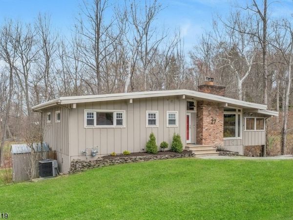 27 Bear Mountain Rd, Ringwood, NJ 07456