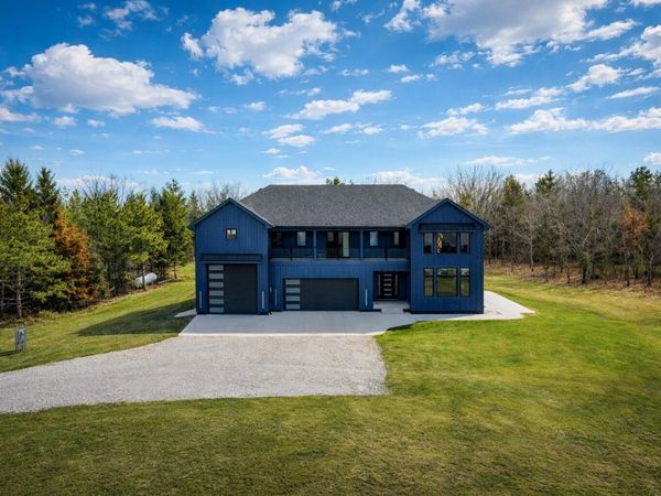 61956 210th Street, Nevada, IA 50201