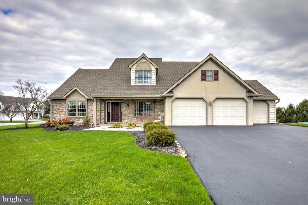 12 BUCKINGHAM LANE , GORDONVILLE, PA 17529