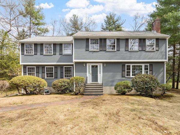 31 Old Stagecoach Rd, Bedford, MA 01730
