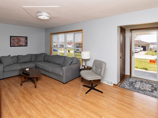 635 S 2nd Street , Carlisle, IA 50047