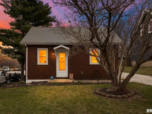 706 N STATE Street, Roanoke, IL 61561