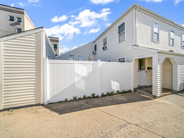 290 Lowndes Avenue , Unit C, Huntington Station, NY 11746