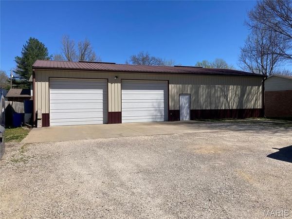 1070 W Cape Rock Drive, Cape Girardeau, MO 63701