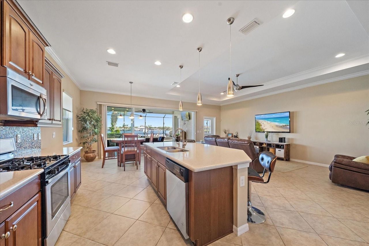 5040 Lake Overlook Avenue , Bradenton, FL 34208 Photo