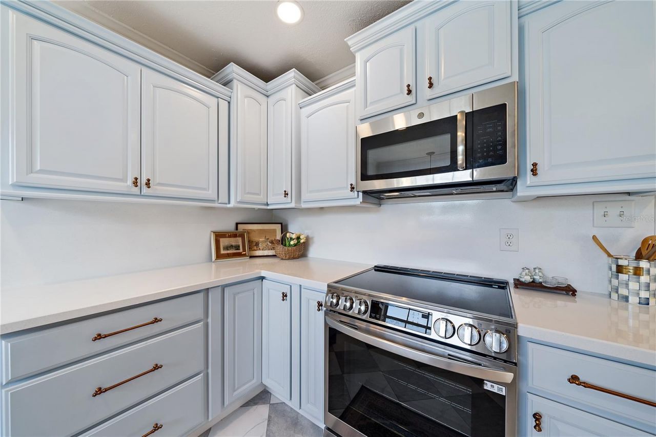 7746 Westmoreland Drive , Sarasota, FL 34243 Photo