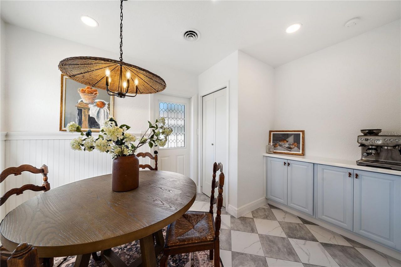 7746 Westmoreland Drive , Sarasota, FL 34243 Photo