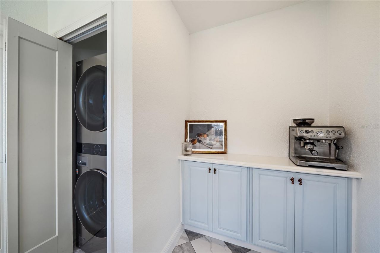 7746 Westmoreland Drive , Sarasota, FL 34243 Photo