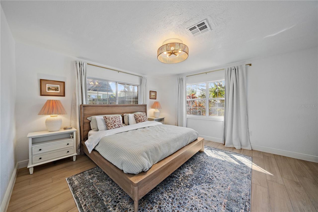 7746 Westmoreland Drive , Sarasota, FL 34243 Photo