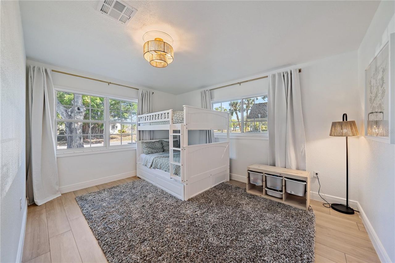 7746 Westmoreland Drive , Sarasota, FL 34243 Photo