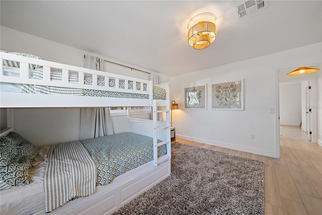 7746 Westmoreland Drive , Sarasota, FL 34243 Photo