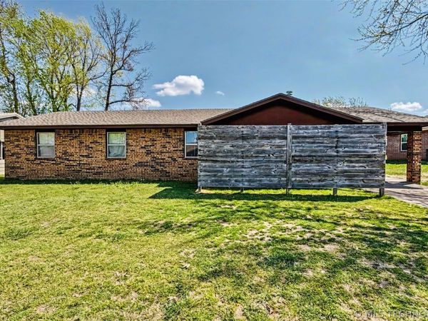 1017 Carla Avenue , Stilwell, OK 74960