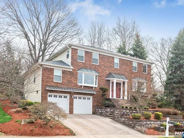 445 Pine Hill Road, LEONIA, NJ 07605