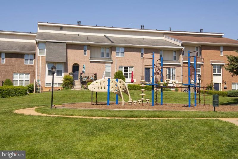 1699 Yale Place, Unit 3B-1689, Rockville, MD 20850 Main Photo