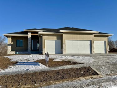 8958 Von Street, Papillion, NE 68046