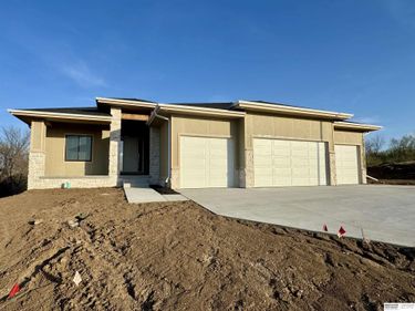 8958 Von Street, Papillion, NE 68046