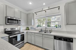 4110 Perrine Street photo 4