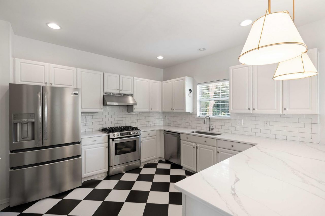 2774 Victoria Lake Drive Photo 14