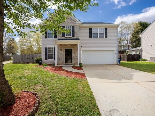 6064 Parkside Circle , Winston-Salem, NC 27107