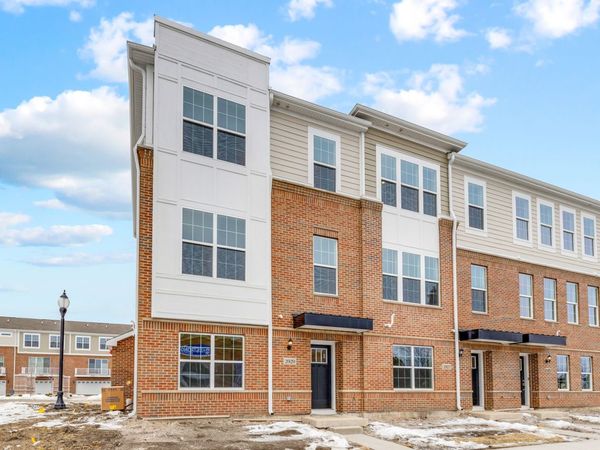 2929 SHOWPLACE Drive , Naperville, IL 60564