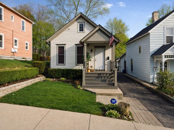 255 Bartlett Place , Elgin, IL 60120