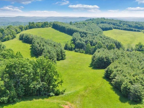 563 Dusty Rock RD NW, Riner, VA 24149