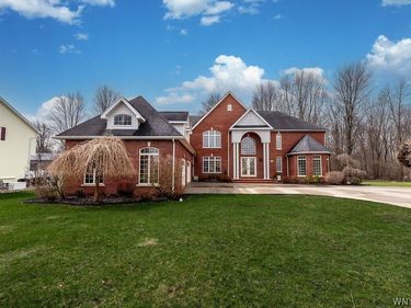 5010 East River Road , Grand Island, NY 14072