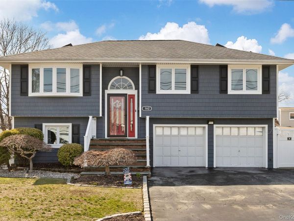 182 Montgomery Avenue , West Babylon, NY 11704