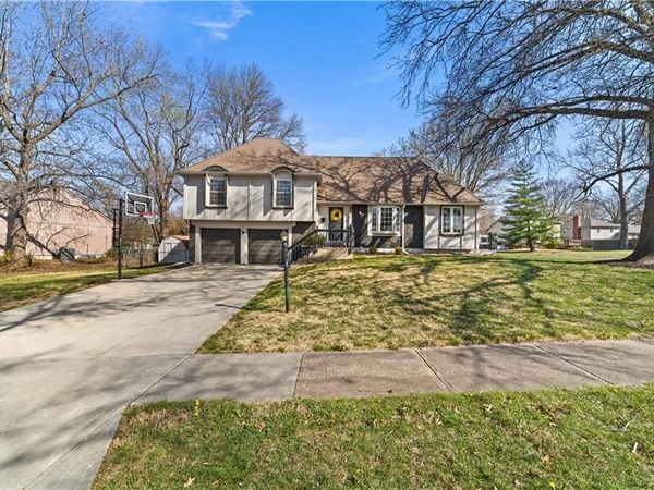 9745 Craig Drive, Overland Park, KS 66212