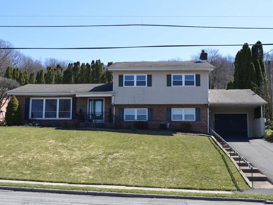 2057 Mahantongo Street , Pottsville, PA 17901 Main Photo