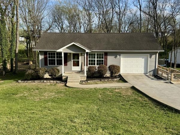 111 Oak Street , Athens, TN 37303