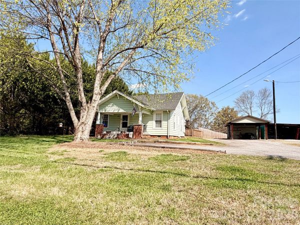 513 7th Street SW, Taylorsville, NC 28681