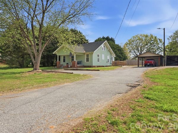 513 7th Street SW, Taylorsville, NC 28681