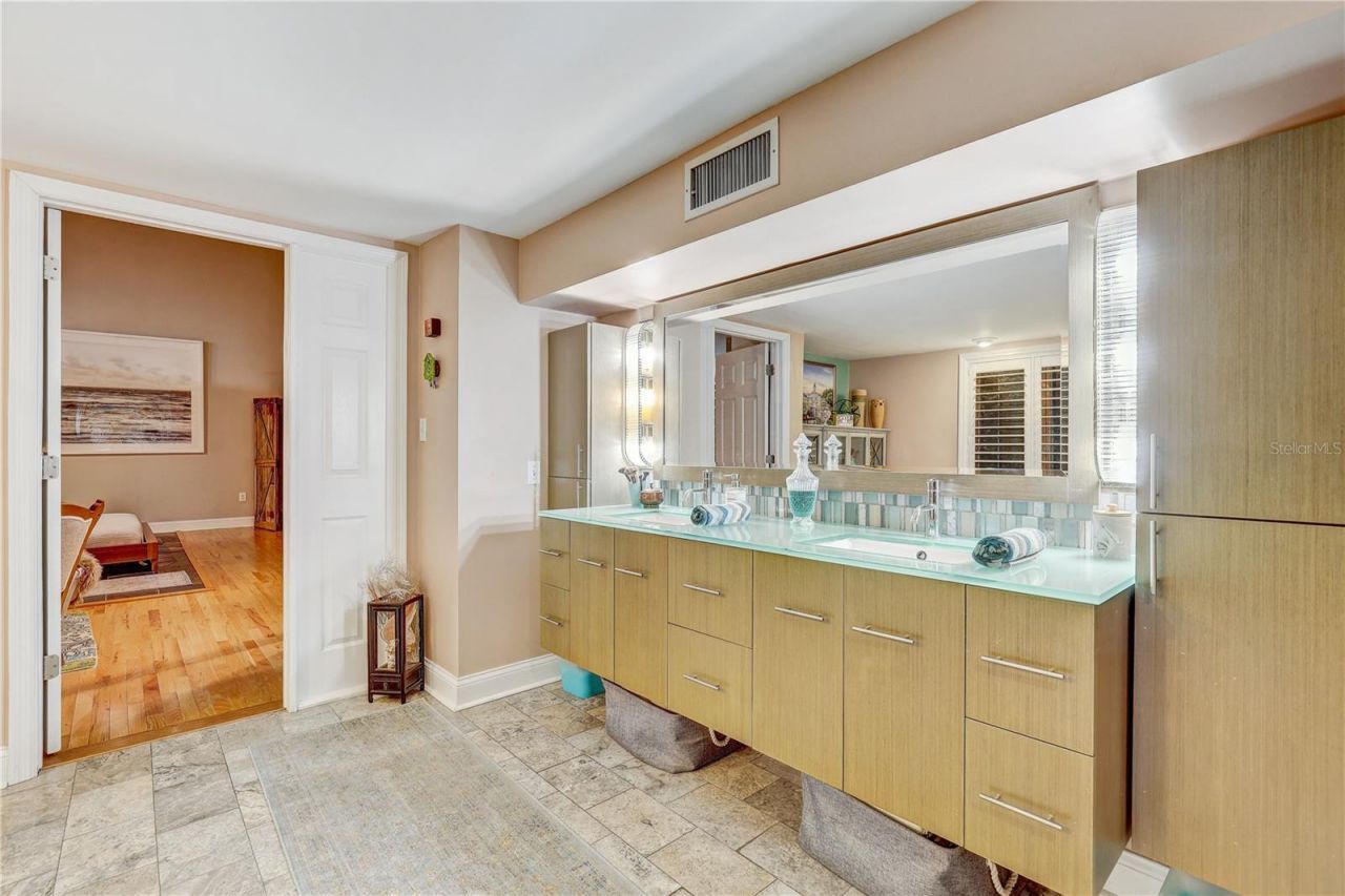 7500 N Ola Avenue, Tampa, FL 33604 Photo