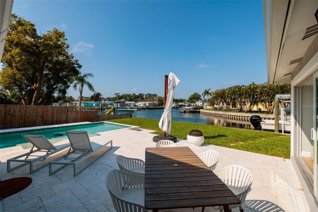 9294 Treasure Lane Ne, Saint Petersburg, FL 33702 Photo