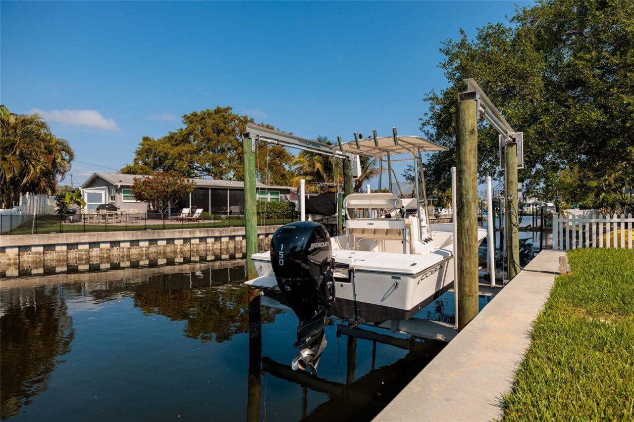 9294 Treasure Lane Ne, Saint Petersburg, FL 33702 Photo