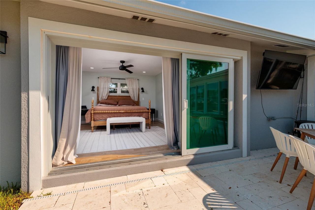 9294 Treasure Lane Ne, Saint Petersburg, FL 33702 Photo