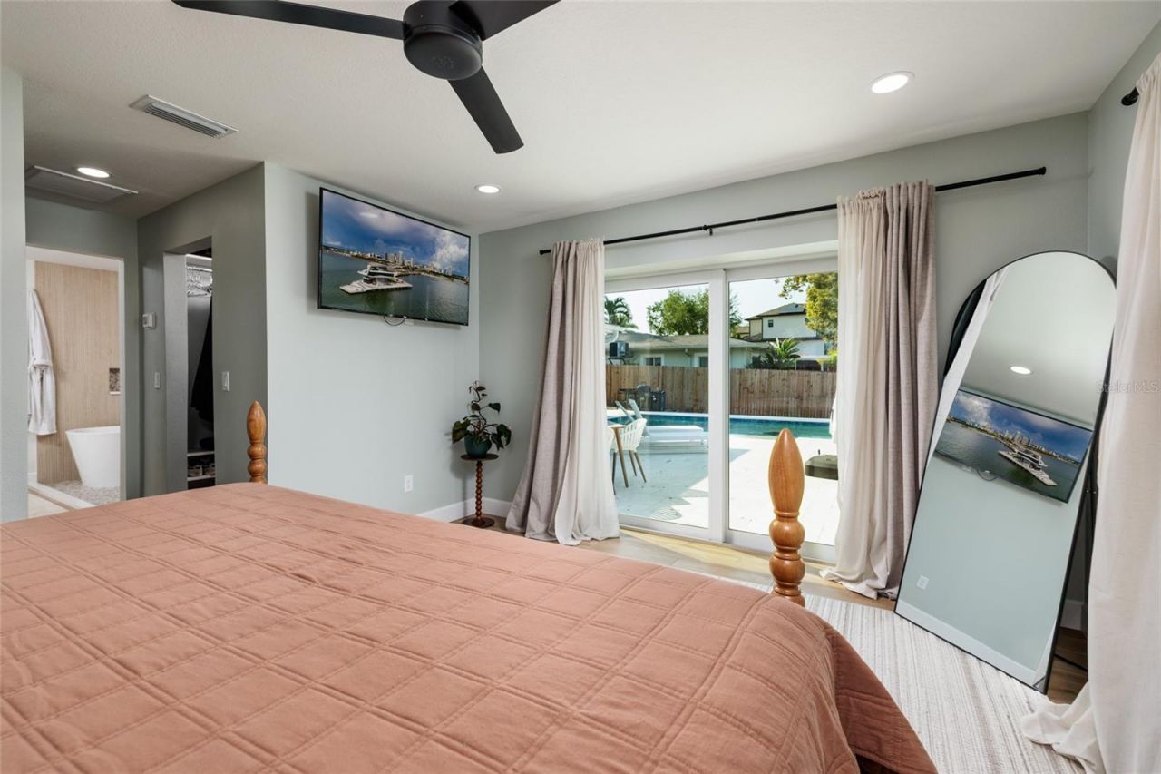 9294 Treasure Lane Ne, Saint Petersburg, FL 33702 Photo