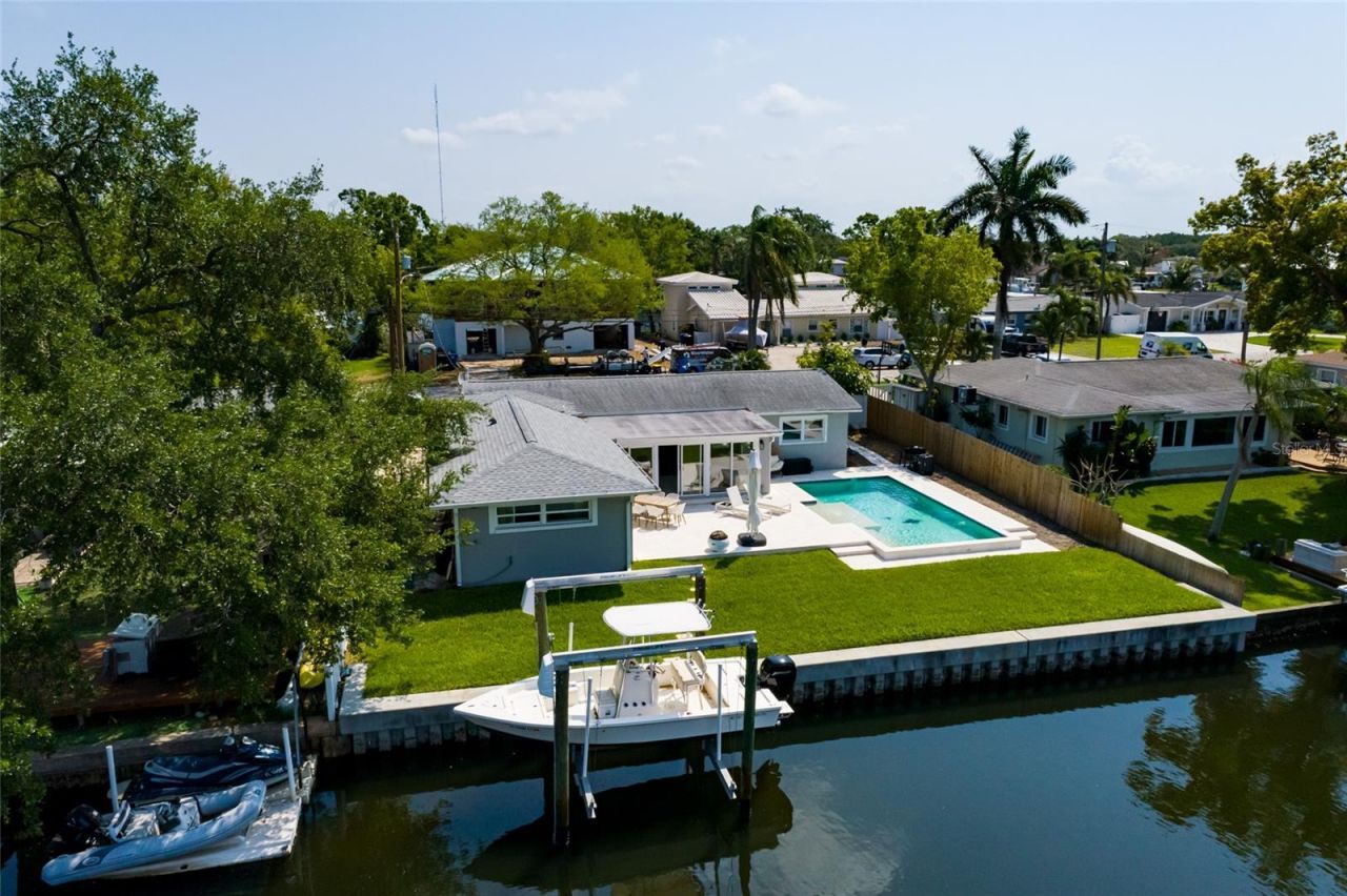 9294 Treasure Lane Ne, Saint Petersburg, FL 33702 Photo