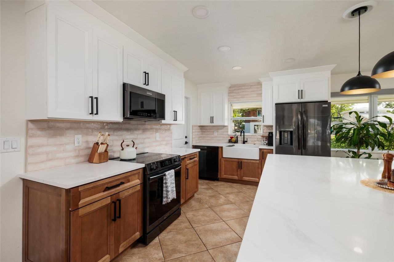 9294 Treasure Lane Ne, Saint Petersburg, FL 33702 Photo