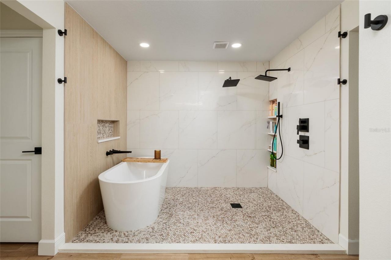 9294 Treasure Lane Ne, Saint Petersburg, FL 33702 Photo