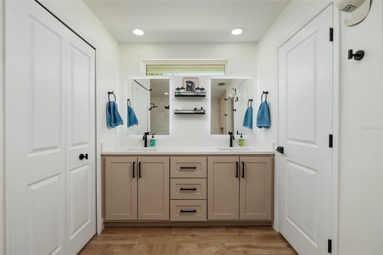 9294 Treasure Lane Ne, Saint Petersburg, FL 33702 Photo