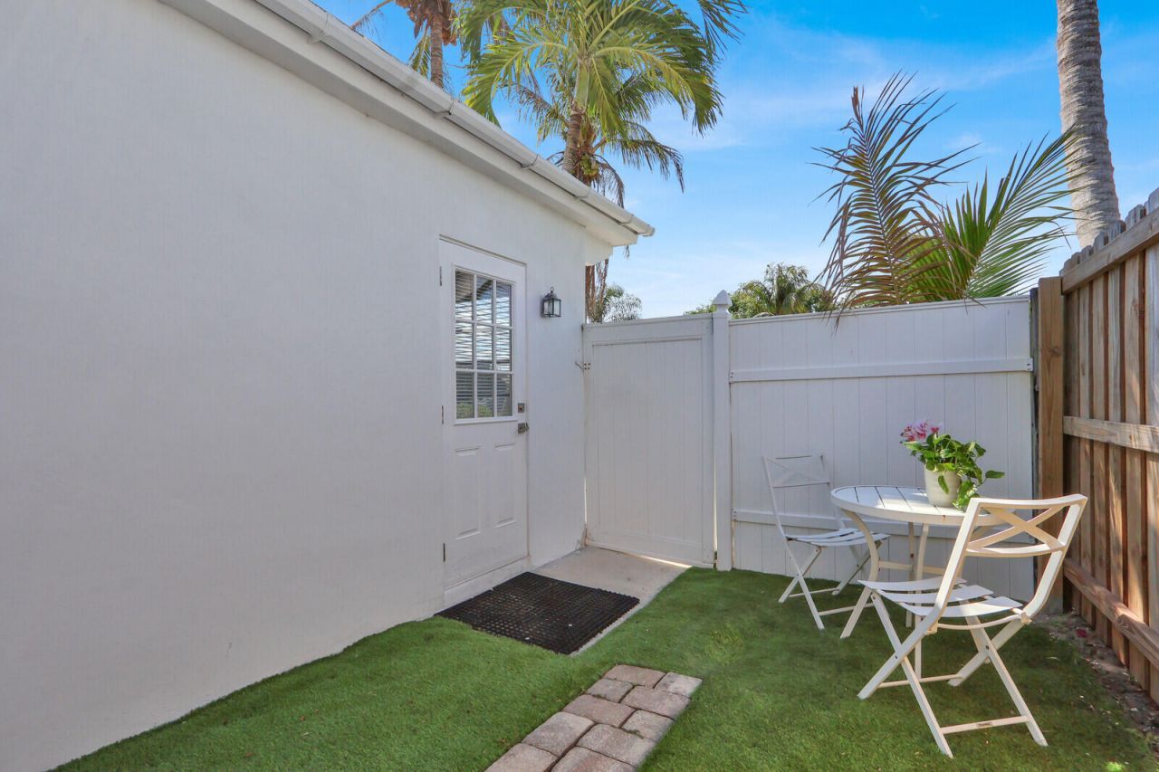 908 Eucalyptus Road, North Palm Beach, FL 33408 Photo