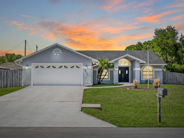 471 SE Ron Rico Terrace, Port St. Lucie, FL 34983
