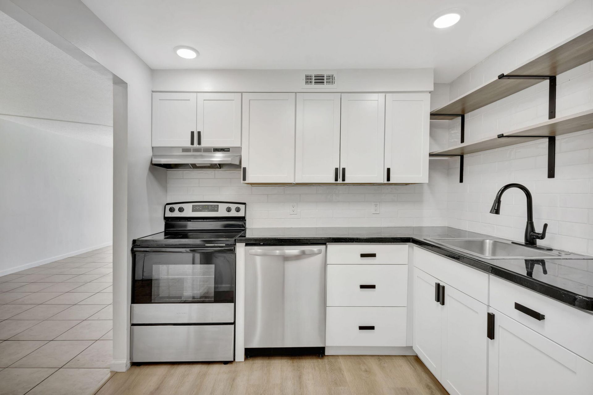 500 Executive Center Drive, Unit 3-j, West Palm Beach, FL 33401 Photo