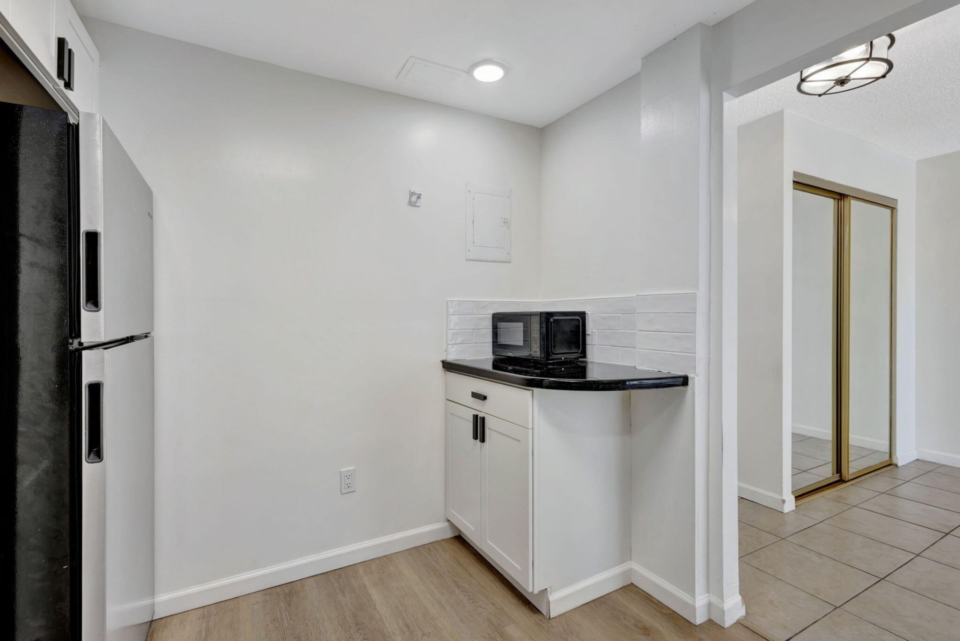 500 Executive Center Drive, Unit 3-j, West Palm Beach, FL 33401 Photo