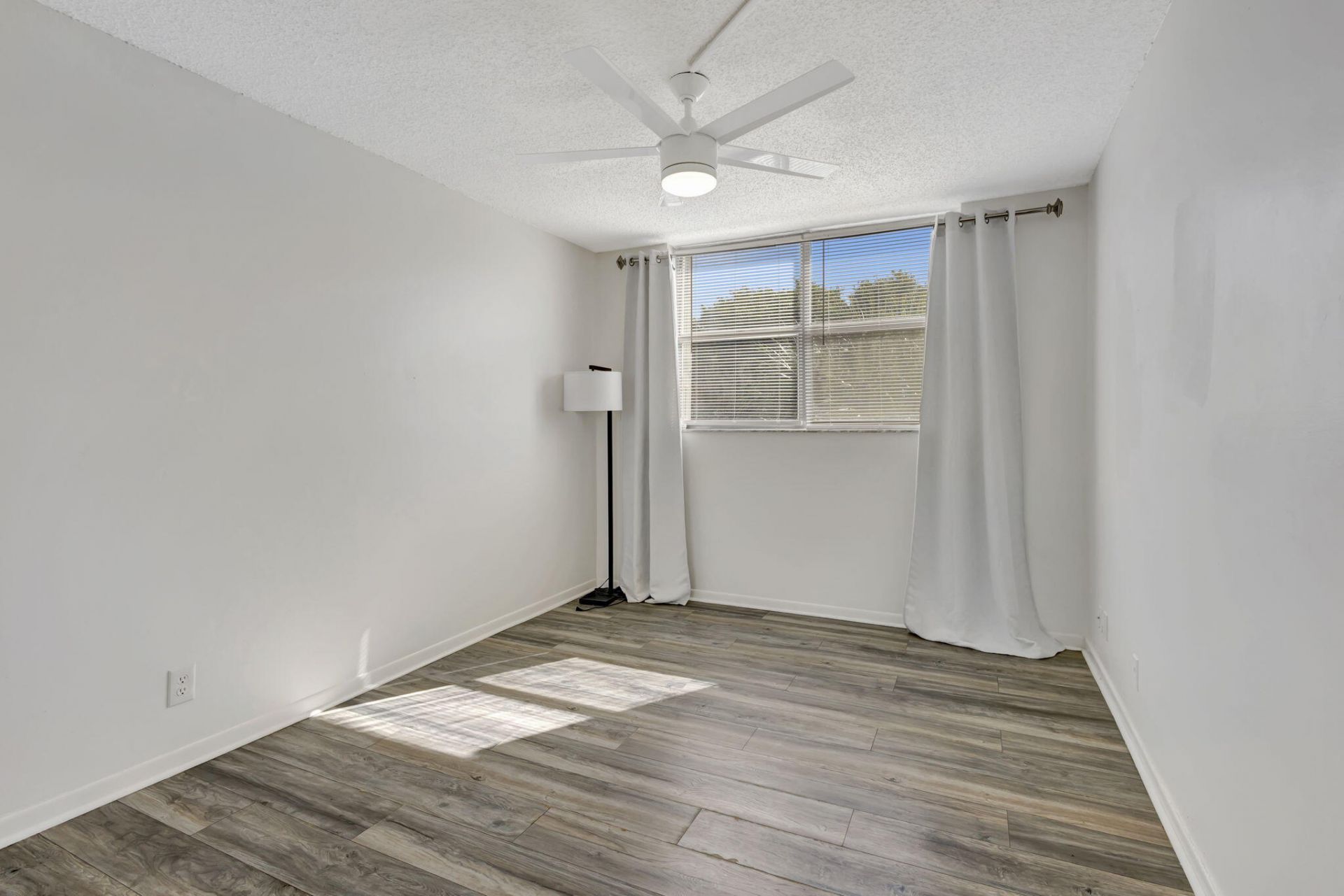 500 Executive Center Drive, Unit 3-j, West Palm Beach, FL 33401 Photo