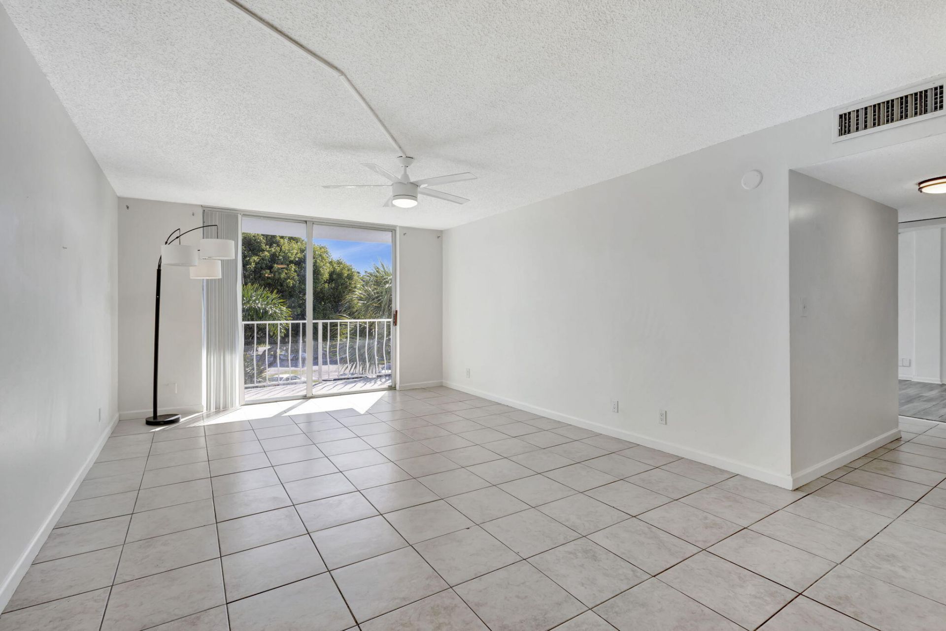 500 Executive Center Drive, Unit 3-j, West Palm Beach, FL 33401 Photo